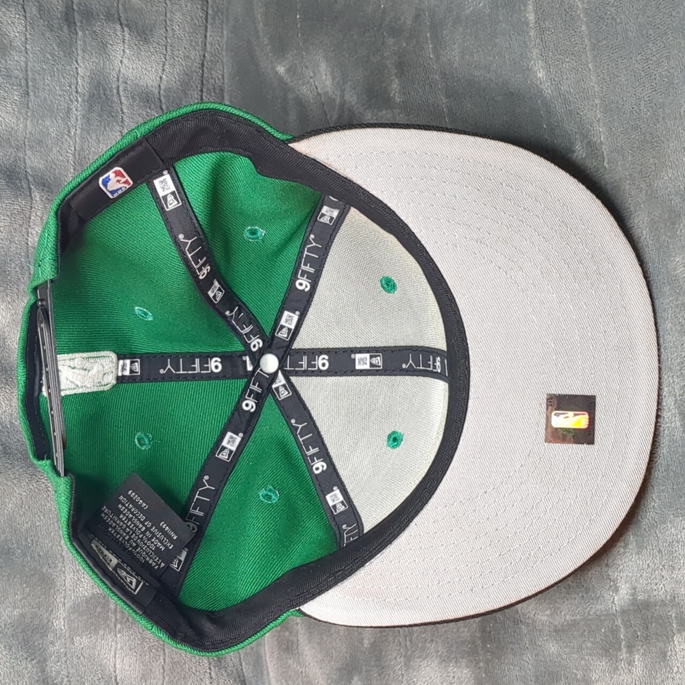 New Era Boston Celtics 2-Tone 9FIFTY adjustable snapback hat.  - Picture 11 of 16